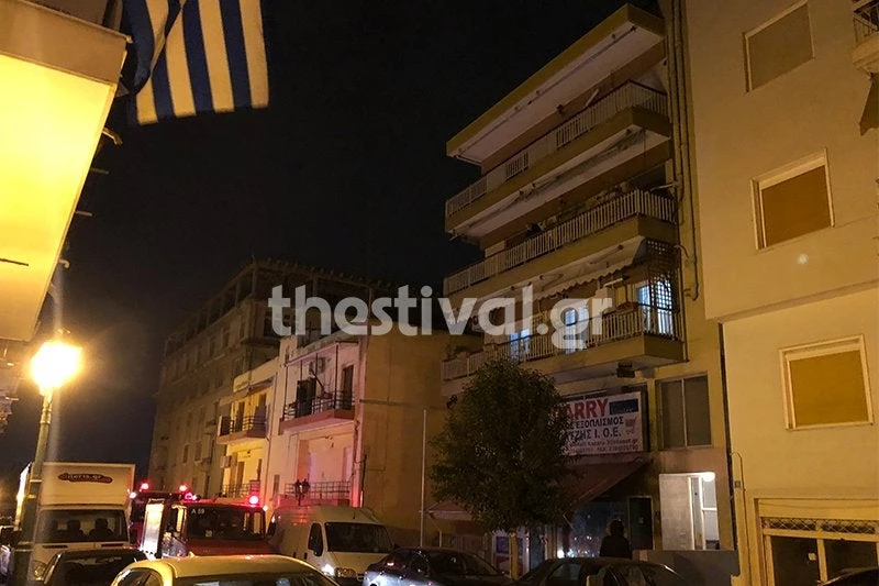 Τραγωδία στη Θεσσαλονίκη! 14χρονος έχασε τη ζωή του από πτώση – Ανέβηκε στην ταράτσα για να δει πυροτεχνήματα (βίντεο)